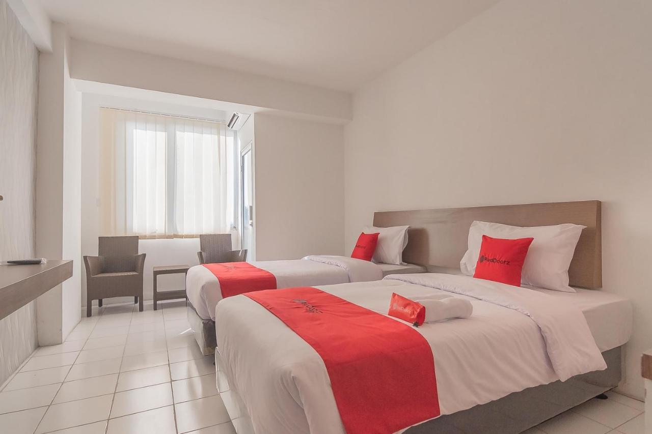 Reddoorz Apartment @ Emerald Towers Бандунг Экстерьер фото